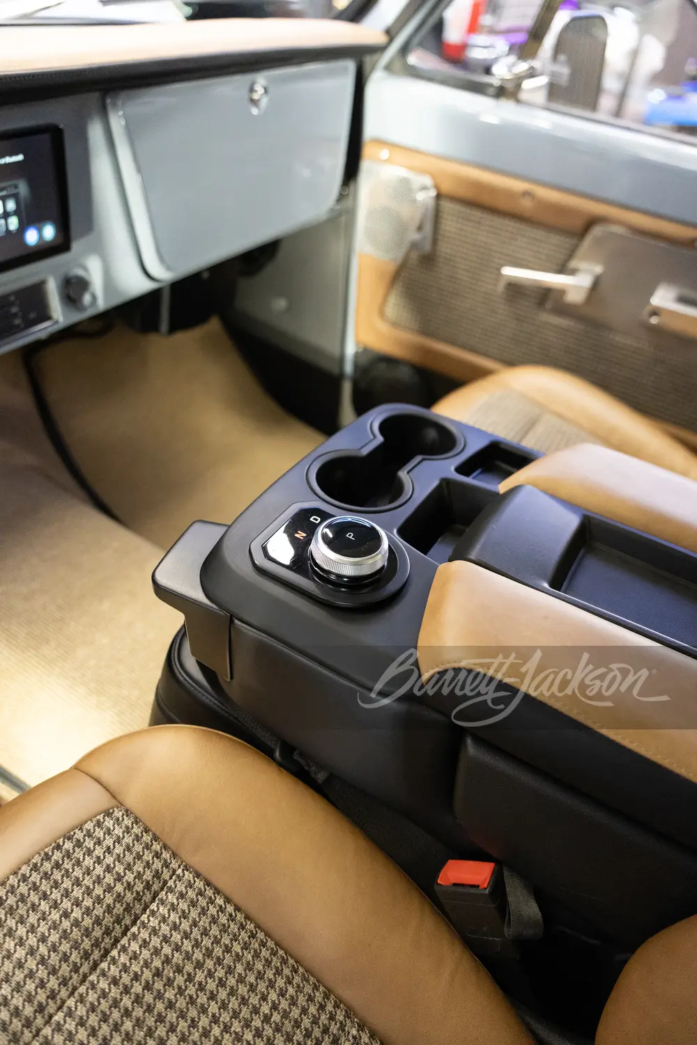 Custom console audio integration in K5 Blazer