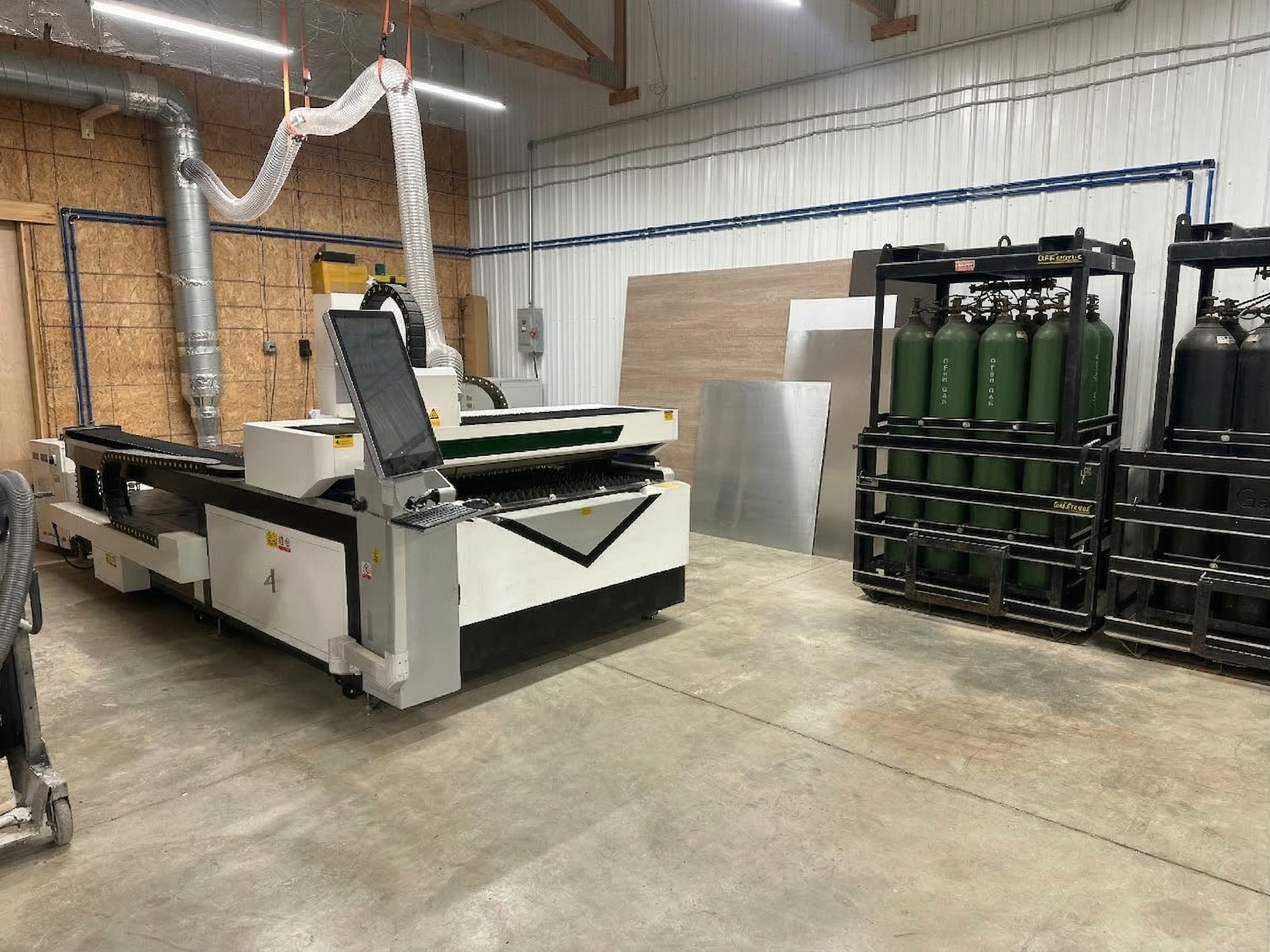 Fiber laser cutting station